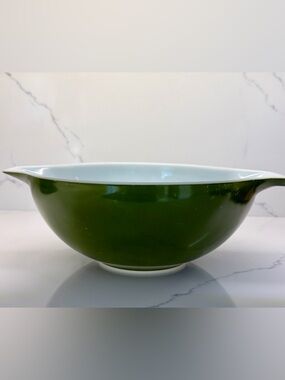 VTG 50s Pyrex 444 4Qt Large Mixing Bowl Verde Green Cinderella Nesting Lip Spout